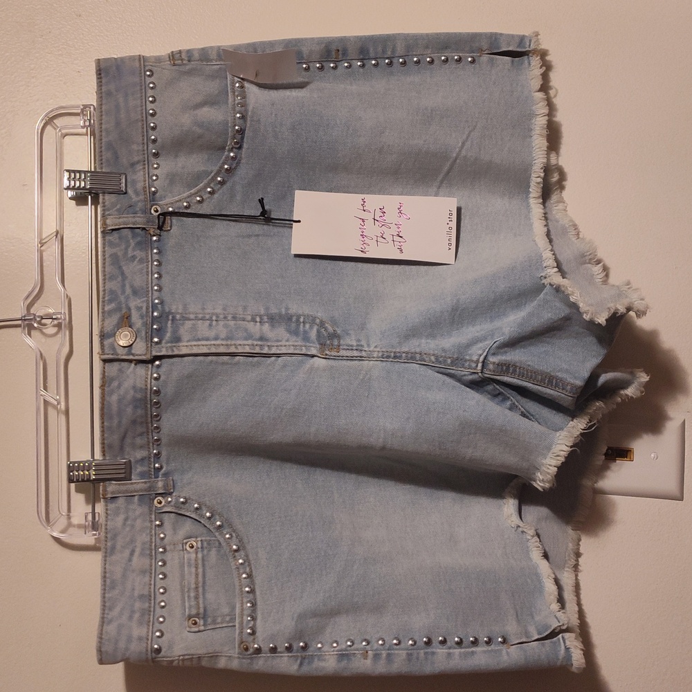 NWT Vanilla Star Shorts with Studded Detail – Shiny & Fun